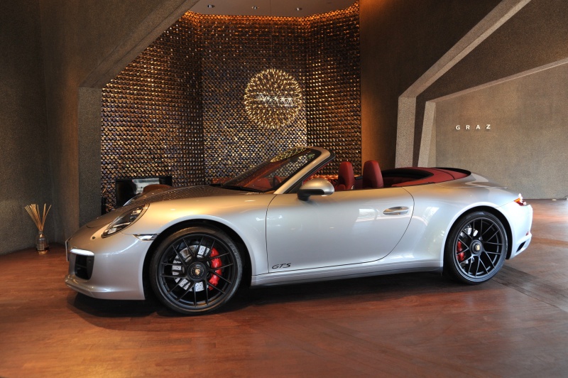ポルシェ 911(Type991) Carrera 4 GTS カブリオレ レッド幌 ナチュラル