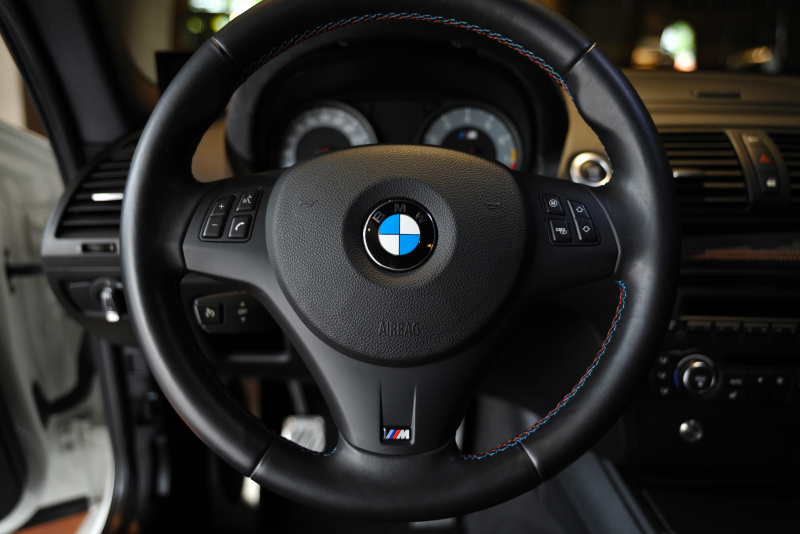 BMW 1シリーズ Mクーペ アルピンホワイト×ブラック 左ハンドル 6速MT