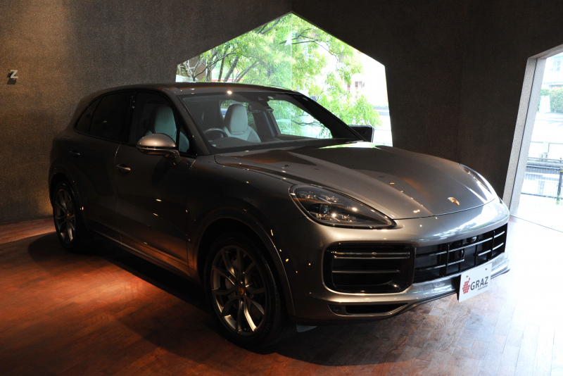 ポルシェ カイエン Turbo Tip-S ディーラー車 右ハンドル ツートーン