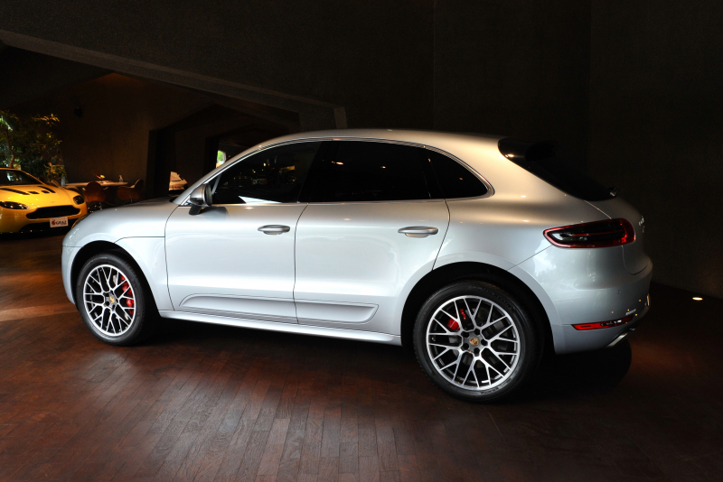 ポルシェ マカン Turbo PDK 20インチRSスパイダーデザイン