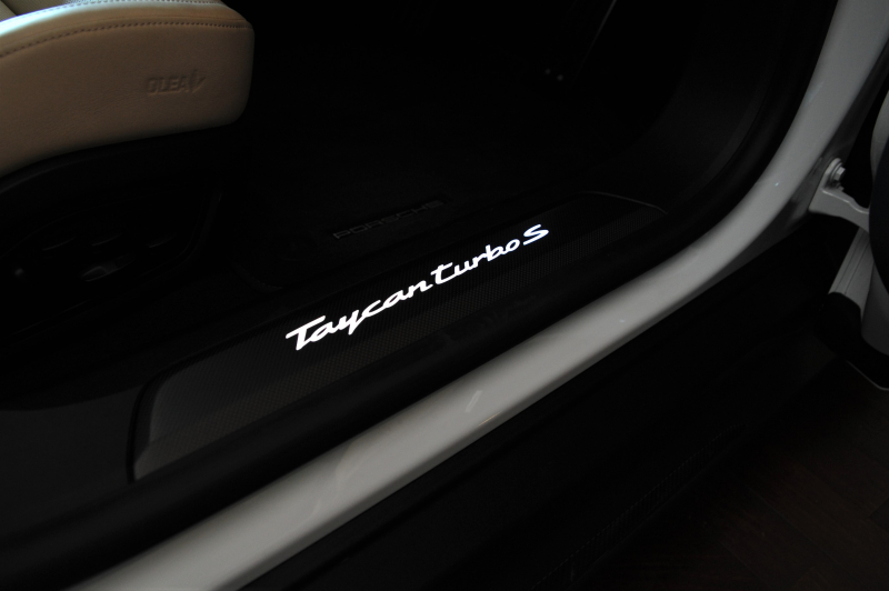 ポルシェ タイカン turbo S 21インチエクスクルーシブホイール PCCB