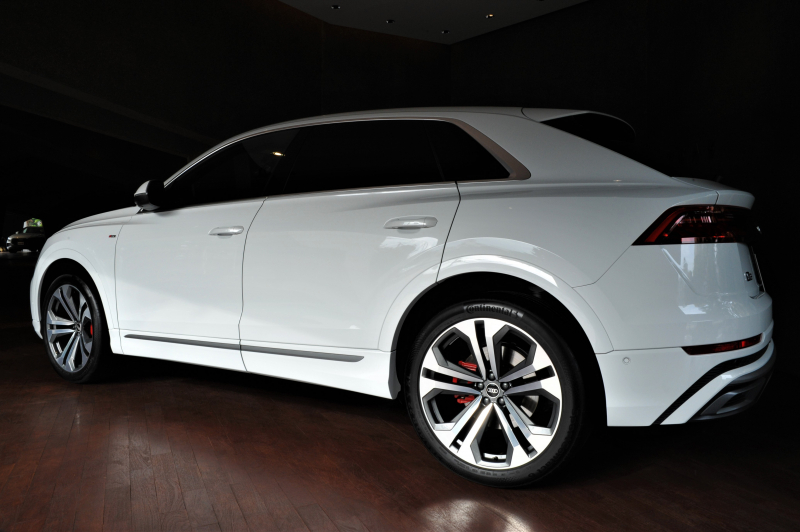 アウディ Q8 S line 55 TFSI quattro tiptronic S line plus