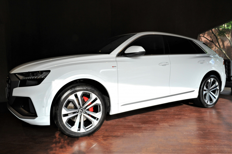 アウディ Q8 S line 55 TFSI quattro tiptronic S line plus