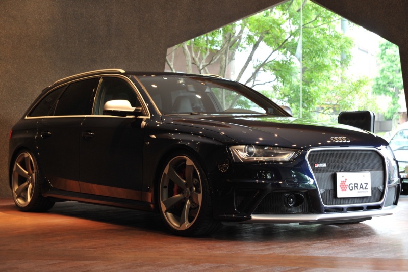 アウディ Rs4 アバント 4 2l V8 14年モデル 中古車 情報 グラーツ オートモビール株式会社