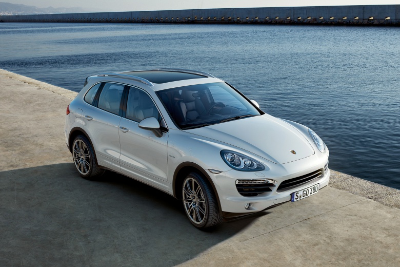 porsche_cayenne_s_hybrid_2nd_suv5d-4636_780x520