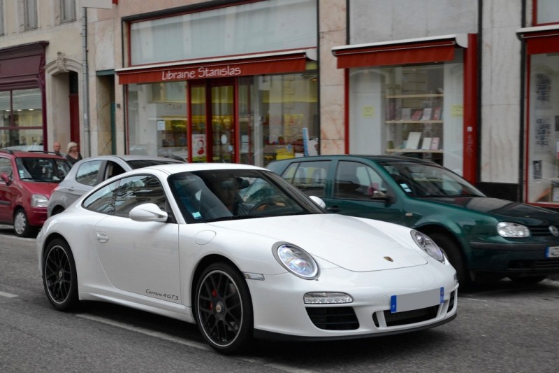 2012_Porsche_Carrera_4_GTS_coupe_in_Nancy_(7907674192)