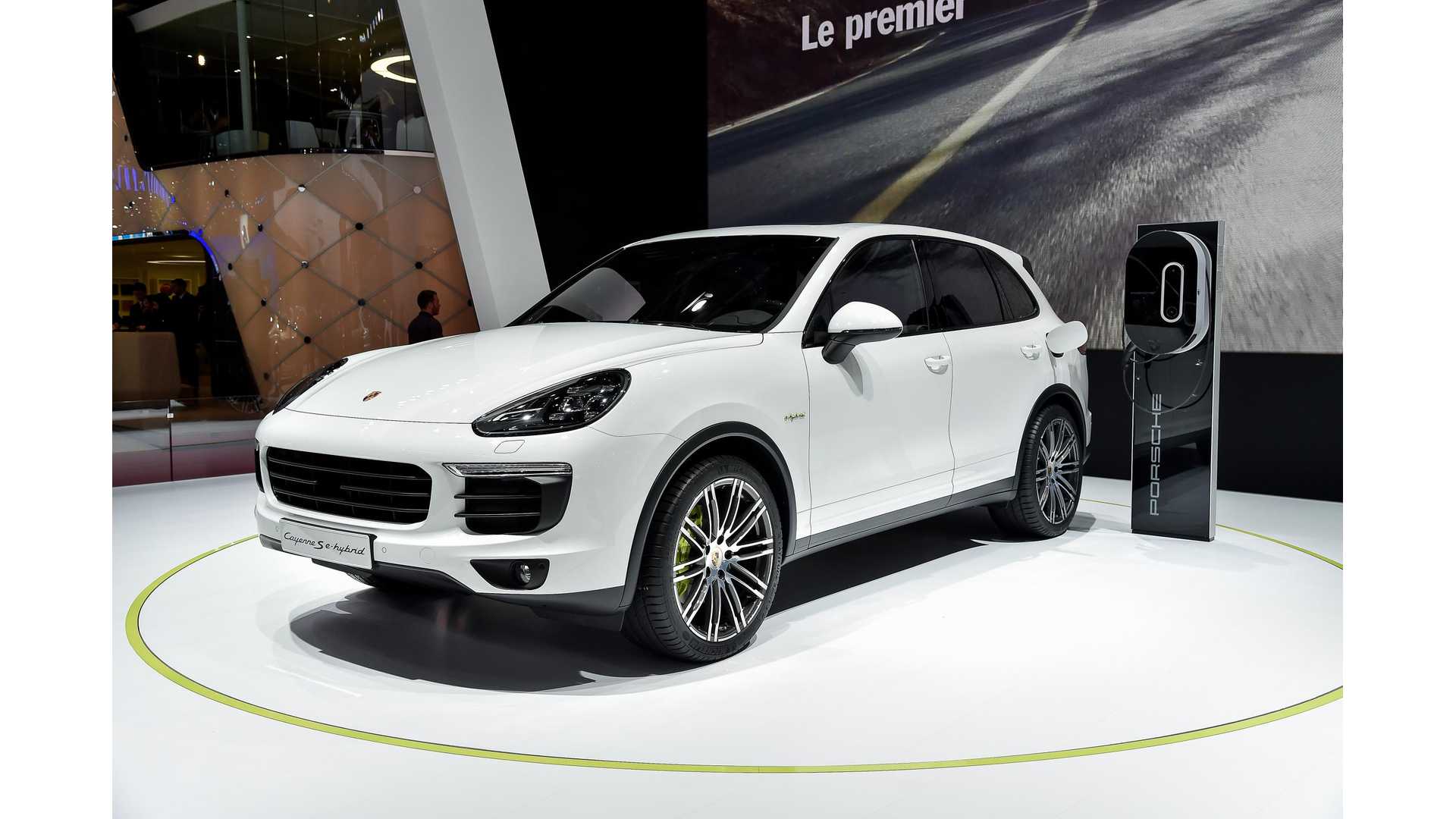 入荷情報】2017年 PORSCHE Cayenne S E-hybrid 8速